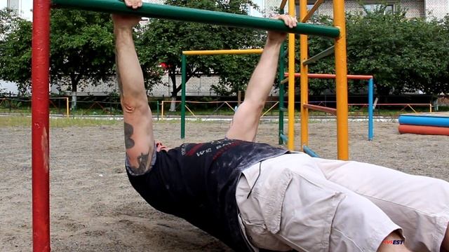 ВОРКАУТ НА ДЕТСКОЙ ПЛОЩАДКЕ. смотреть онлайн