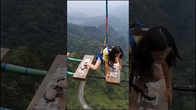 Every step is so scary | High-Altitude Bridge Adventure смотреть онлайн