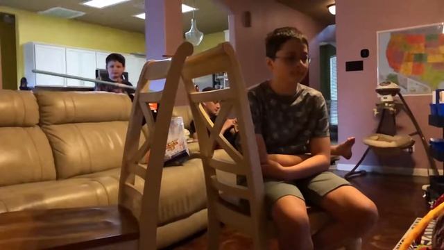 Potential to Kinetic Energy: Swinging Pendulum in Slow Motion смотреть онлайн