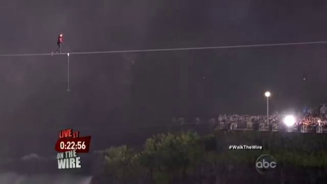 Megastunts: Nik Wallenda Takes the First Step in His Tightrope Walk Over Niagara Falls смотреть онлайн