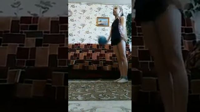 Разминка с мячом.Художественная гимнастика.Спорт_на_карантине смотреть онлайн