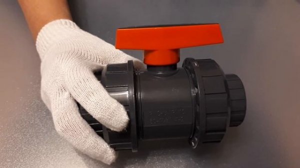 Кран ПВХ (PVC-U) шаровой разъемный - клеевой пластиковый фитинг бассейна. Кран PVC под клей