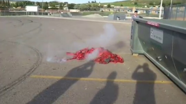 Взрыв 128 тысяч петард смотреть онлайн