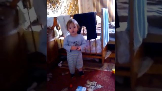 Малышка угарно смеётся смотреть онлайн