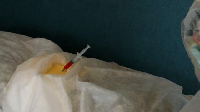 Дима ставит МНОГО БОЛЮЧИХ уколов. Дима решил закончить медицинскую школу и поставить ДВА укола. смотреть онлайн