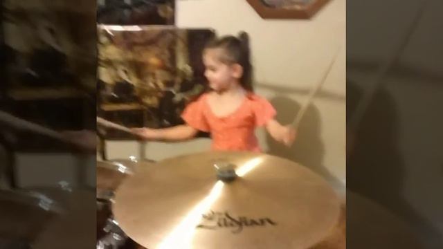 Jade playing drums смотреть онлайн