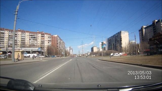 Выезд на полосу встречного движения. Белая Audi A4 с 949 мо 77 смотреть онлайн