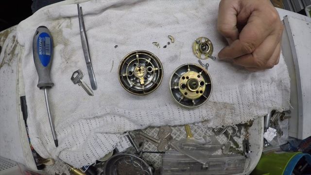Gainsborough Deadbolt Repair = Key Spinning around & around смотреть онлайн