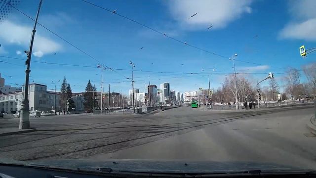 НА МАШИНЕ по ЕКАТЕРИНБУРГУ. УВЛЕКАТЕЛЬНЫЕ ДОРОГИ и УЛИЦЫ города. ЕДЕМ через ЦЕНТР по просп. ЛЕНИНА смотреть онлайн