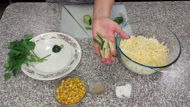 Праздничный салат "Март"/Салат с сыром, консервированной кукурузой и свежим огурцом смотреть онлайн