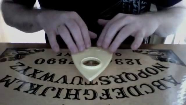 HOW TO USE A OUIJA BOARD ALONE. смотреть онлайн