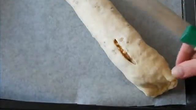 Слоеная косичка с орехами и медом. Рецепт смотреть онлайн