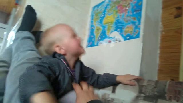 В ребенка вселился дух злых гаджетов смотреть онлайн