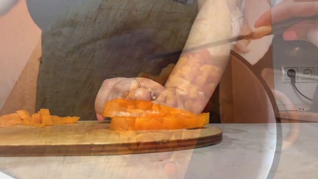 Диетическое Оливье...60 калорий в 100гр не заправленный...73 калории в 100гр заправленный йогуртом смотреть онлайн