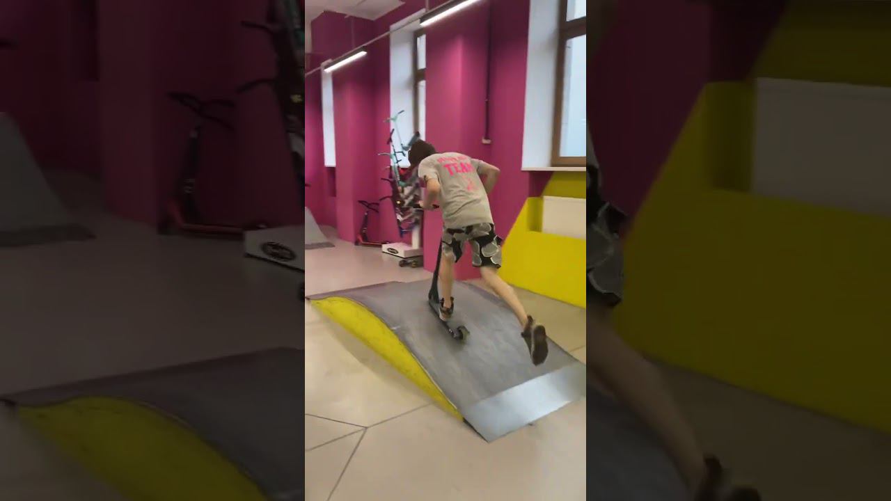 Трюки на самокате Hipe H7. Зацени самокат в рампе. Скейт парк BunnyHop ЦДМ смотреть онлайн
