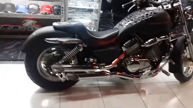 HONDA MAGNA VF 750C V FOUR CUSTOM смотреть онлайн