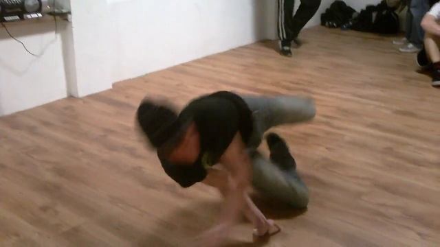 (1984Crew) Groningen/The Netherlands / Getting Ready For Floorwars 2010 www.tha5elements.com смотреть онлайн