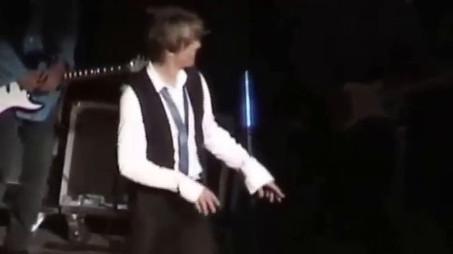 David Bowie Choreographs Mike Garson - August 2, 2002 смотреть онлайн