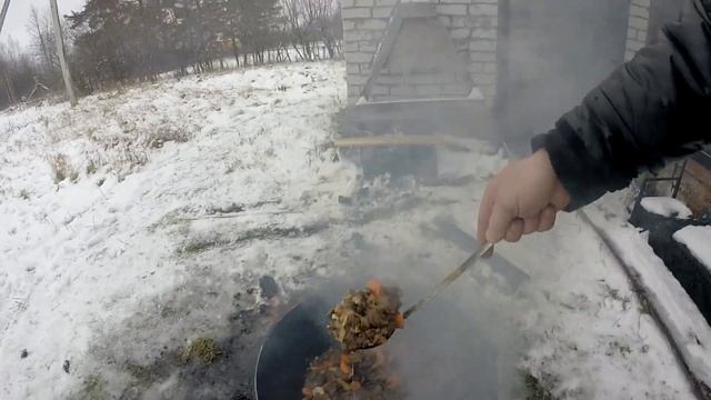 Готовим мясо косули в казане По скайдайверски смотреть онлайн