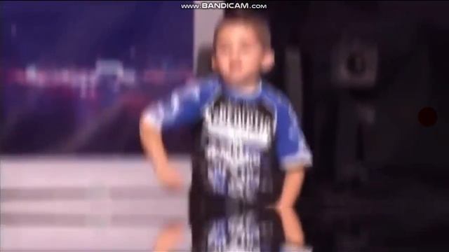 танец маленького ребёнка I Lil pump - Boss I XD смешно смотреть онлайн