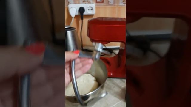 Замесила тесто для вареников! смотреть онлайн