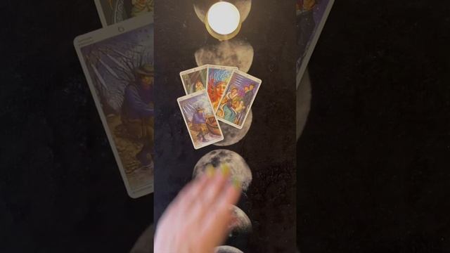 Истинное отношение загаданного человека. Таро #shorts смотреть онлайн