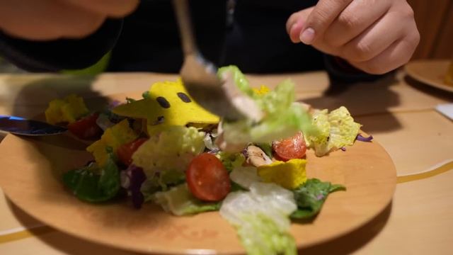 Awesome FOOD At TOADSTOOL CAFE Foodie Guide | Universal Studios HOLLYWOOD Super Nintendo World!