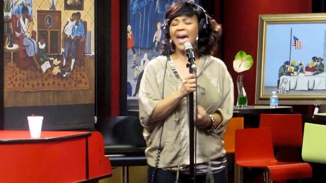 Erica Campbell Of Gospel Duo 'Mary Mary" Performs "Help" смотреть онлайн
