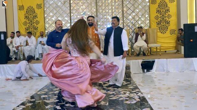 Eni light Vich Mod Nayi Banda , Chahat Baloch Dance Performance , MirPur Show 2022 смотреть онлайн