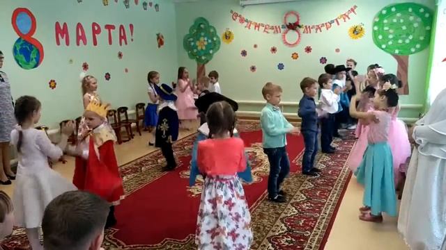 Танец "мазурка"в группе ДС чебурашкп смотреть онлайн