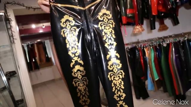 Visiting Inner Sanctum in Hamburg and Trying on 4 completely Different Outfits смотреть онлайн