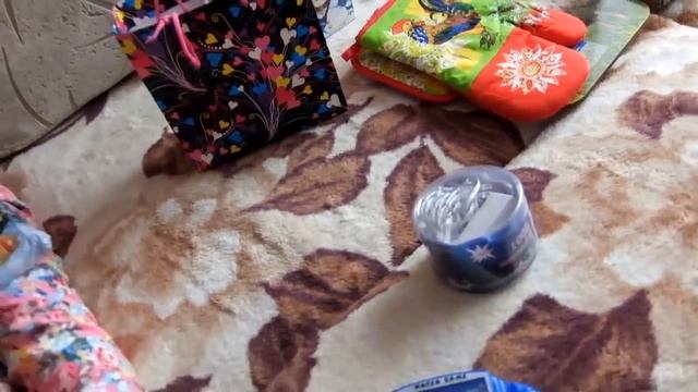 Подарки на новый год/ Распаковка подарков смотреть онлайн