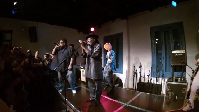 U Roy Ft. Zak Starkey, SSHH & B Negão - Stop That Train - Casa Da Glória-RJ (2020) смотреть онлайн