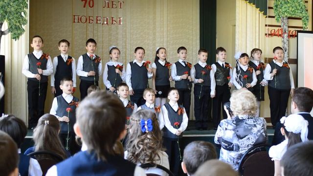 "КИНО ИДЁТ" ПЕСНЯ ВЕТЕРАНАМ ОТ 3 КЛАССА ШКОЛЫ №825 Г. МОСКВЫ! смотреть онлайн