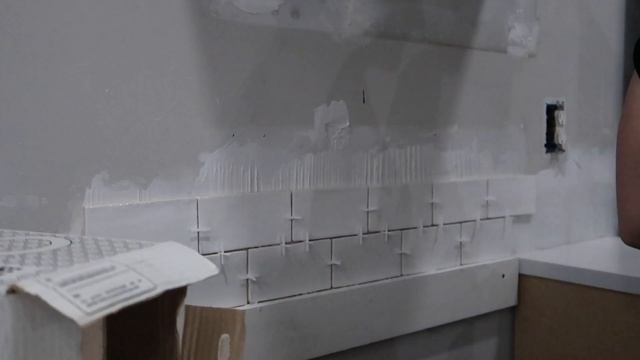 DIY Kitchen Project | How To Tile Your Own Backsplash!! смотреть онлайн