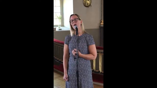 Eva Pålsson sjunger "Everybody hurts", skriven av Bill Berry. смотреть онлайн