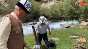 Кыргызстан! Жизнь КОЧЕВНИКОВ в ЮРТЕ! Бешбармак, Баурсак! Удивительная жизнь в горах!