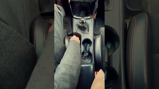 Как трогаться в горку на механике #shorts смотреть онлайн