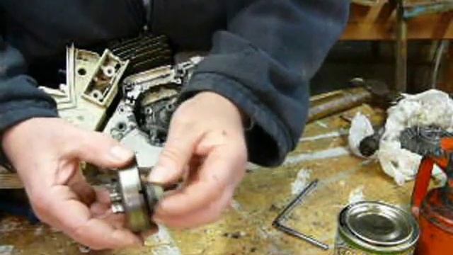 Stihl 026 chainsaw repair . Part 6. The oil pump. смотреть онлайн