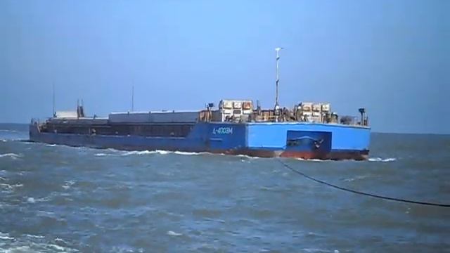 СУХОГРУЗНАЯ БАРЖА В АЗОВСКОМ МОРЕ смотреть онлайн