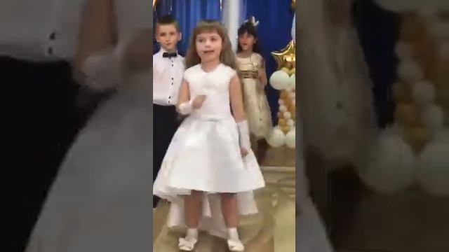 Звезды зажигают！Первый в жизни выпускной.Удачи！！！ смотреть онлайн