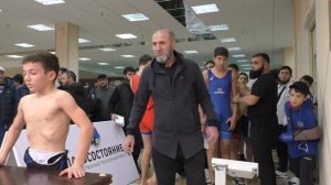 Взвешивание борцов до 35 кг.