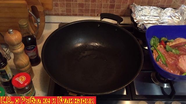 Как приготовить сочный стейк из свиной корейки чтоб при разрезе сок вытекал из него,повар покажет. смотреть онлайн