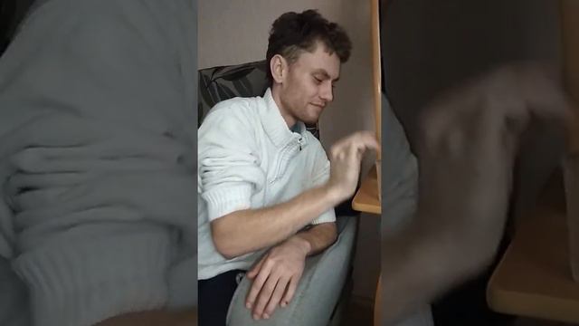 Мой друг жрет все подряд смотреть онлайн