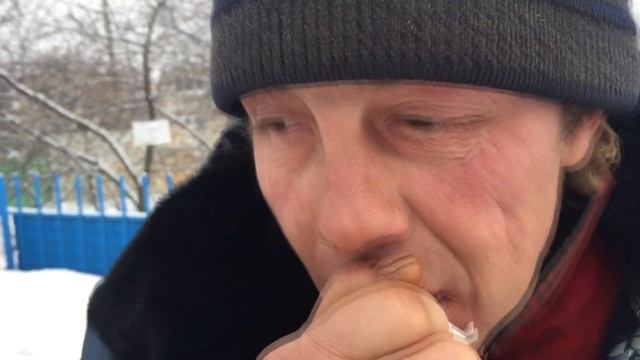 МУЖИК ПЕРВЫЙ РАЗ ПРОБУЕТ ХОТ-ДОГ смотреть онлайн