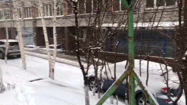 Снег идёт больше суток… смотреть онлайн