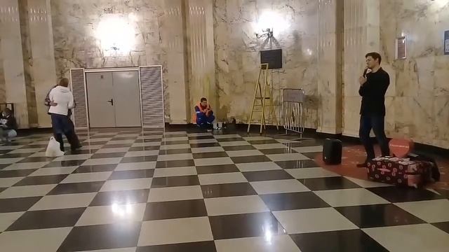 #Taganskya: Man donates dance money in Moscow Metro смотреть онлайн