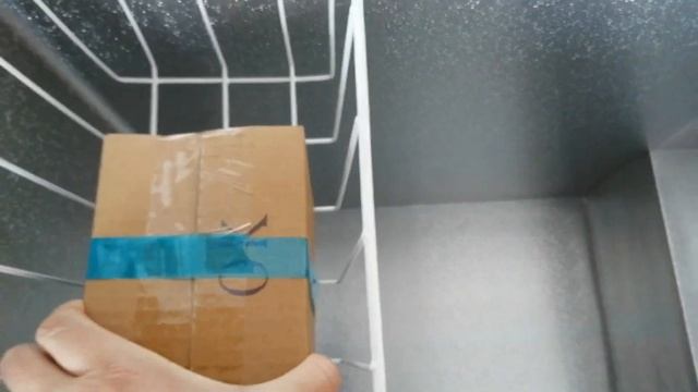 Разбираем старый сарай / Люди в масках и морозильный ларь