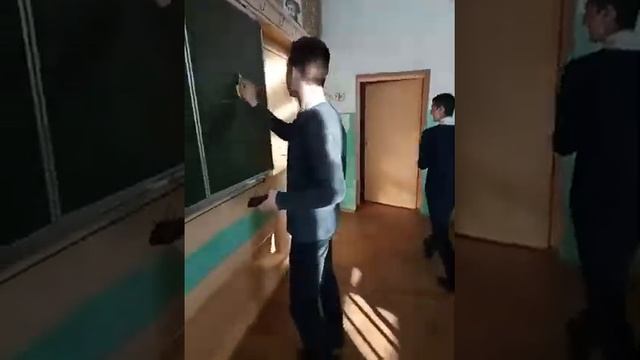 Парень танцует за сигу смотреть онлайн
