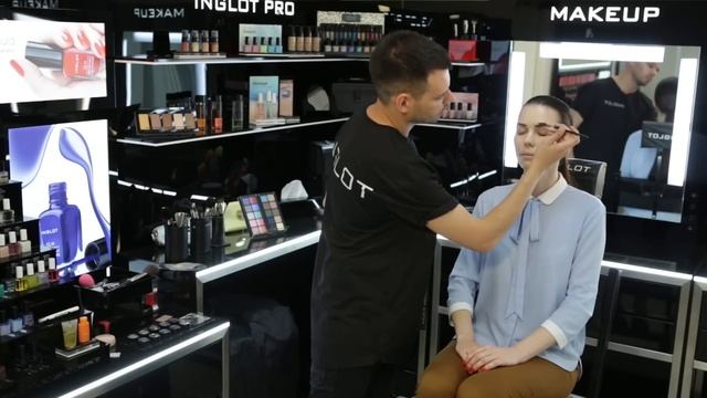 Повседневный летний макияж от Тима Лео смотреть онлайн
